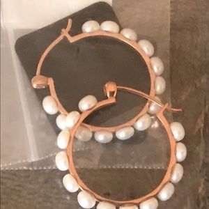 Cultured freshwater pearls hoops